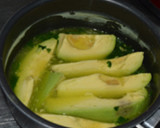 Foto del paso 2 de la receta: Crema de aguacates con infusión de cilantro