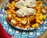 Foto del paso 3 de la receta: Pasta corta con tomate confitado, salchicha y burrata