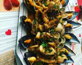 Foto del paso 6 de la receta: Sepia encebollada con almejas y mejillones al vapor