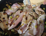 Foto del paso 2 de la receta: Filetes de pollo con puerro y champiñón