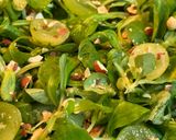 Foto del paso 2 de la receta: Ensalada de canónigos con uva y queso feta