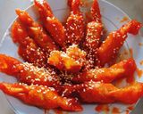 Hình bước làm 3 của món Há cảo cuộn xúc xích