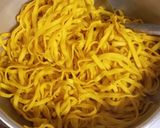 Foto langkah ke 3 dari resep Mie Sanggul Goreng Pedas.