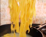 A picture of step 4 of Chicken fettuccine pasta in white sauce.