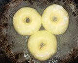 Foto langkah ke 5 dari resep Glazed Donuts.