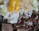 Foto del paso 2 de la receta: Sándwich de carne🥩, cebolla🧀caramelizada🌰 y queso🥯