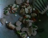 Foto langkah ke 2 dari resep Tumis Pentol Jamur.