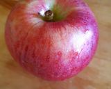 A picture of step 1 of Apple Dry Fruits Shake.
