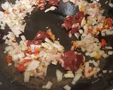 Foto del paso 2 de la receta: Garbanzos al sofrito con carne de res enlatada