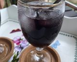 Gambar langkah 3 resipi Blackcurrant Soda.