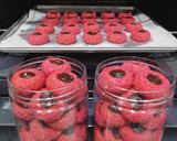Foto langkah ke 4 dari resep Velvet Cheese Cookies.