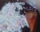 Foto langkah ke 2 dari resep Nasi goreng kecap bumbu iris praktis.