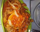 Foto langkah ke 10 dari resep Cumi goreng tepung saus asam manis.