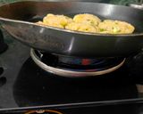 A picture of step 4 of Potato tikki.