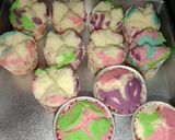 Foto langkah ke 5 dari resep Bolu kukus mekar warna warni.