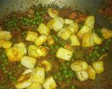 A picture of step 7 of Green Peas and Paneer Curry.