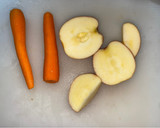 Foto del paso 1 de la receta: Gazpacho de manzana y zanahoria