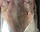 Foto del paso 2 de la receta: Pargo con fritada de ajos y chips de boniato