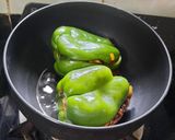 भरलेली सिमला मिरची (bharli shimla mirchi recipe in marathi) रेसिपी स्टेप 4 फोटो 