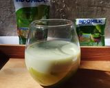 Foto langkah ke 2 dari resep Matcha caffe latte.