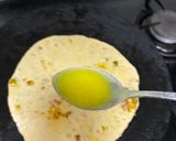 A picture of step 4 of Pyaz ka paratha.