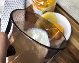 Foto del paso 2 de la receta: Desayuno saludable de fruta en su jugo sin azúcares añadidos con yogurt casero