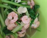 Foto langkah ke 2 dari resep Sawi tumis udang 🍤.