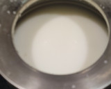 A picture of step 3 of Rava Set Dosa.