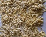 Foto del passaggio 4 della ricetta Tagliatelle con crema all'aglio