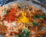 गाजर पराठा (gajar paratha recipe in marathi) रेसिपी स्टेप 2 फोटो 