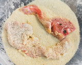 Foto del paso 2 de la receta: Chuletas de Cordero  lechal empanadas