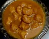 A picture of step 4 of Urad dal pakoda curry.