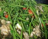 รูปขั้นตอนการทำที่ 3 ของ ผัดผักบุ้งหมูกรอบ
