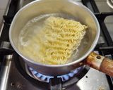 Foto langkah ke 2 dari resep Mie Goreng Bumbu Sambal Hitam Madura.