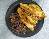 Foto del paso 4 de la receta: Lubina a la espalda con repollo y lombarda rehogado