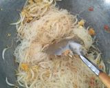 Foto langkah ke 6 dari resep Bihun Goreng Sederhana.