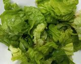 Foto del paso 1 de la receta: Ensalada 🥗 de Lechuga, Tomate Cherrys, Aceitunas, Pollo y Queso