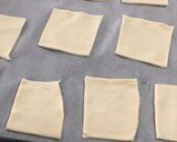 Une image de l'étape 1 de Tartelettes feuilletée au chèvre.