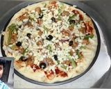 A picture of step 5 of Peri peri pizza without oven.