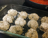 Foto del paso 3 de la receta: Albóndigas de pollo y berenjena al horno con salsa de tomate