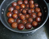 *குண்டு, குண்டு குலோப் ஜாமூன்*(gulab jamun recipe in tamil) ரெசிபி ஸ்டேப் 6 புகைப்படம்