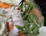 Foto langkah ke 7 dari resep Capcay Jawa Goreng.