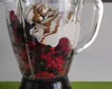 Foto del paso 2 de la receta: Polos de frutos rojos y yogur griego 🥵🥶