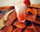 صورة لخطوة 1 من وصفة كوكتيل موز 🍌 وفريز 🍓