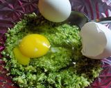 Foto del paso 2 de la receta: San Jacobos de brócolis - tortillitas saludables a la plancha