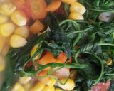 Foto langkah ke 4 dari resep Sayur bening bayam jagung manis.