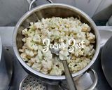 A picture of step 2 of Methi Gobhi.