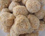 Foto langkah ke 4 dari resep Bola-bola pisang goreng isi.