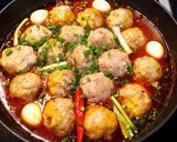 Hình bước làm 3 của món Thịt viên bọc trứng cút sốt cà chua 🍅