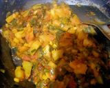 हरी लहसुन और आलू की सब्जी (hari lahsun aur aloo ki sabzi recipe in Hindi) रेसिपी चरण 2 फोटो
